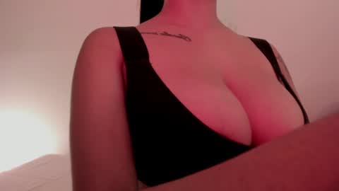 Emilia Big Boobs online show from 01/28/25, 04:19
