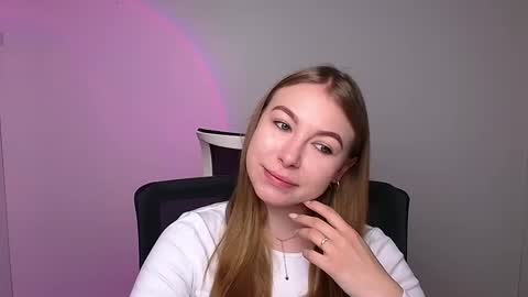 Emilia online show from 02/04/25, 06:14