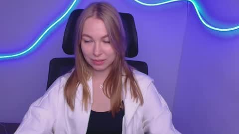 Emilia online show from 09/22/25, 05:31