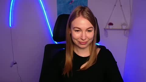 Emilia online show from 10/12/25, 05:28