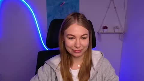 Emilia online show from 10/17/25, 05:43