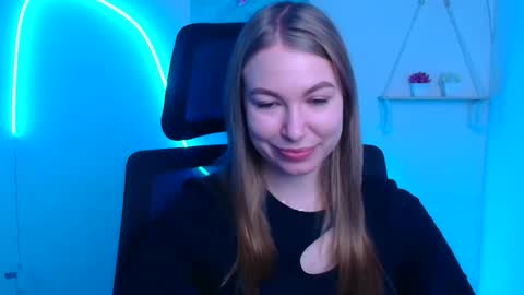 Snapshot of emilia_ilia chatting on 12/19/25, 06:42 Emilia online show from 12/19/25, 06:42
