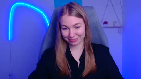Snapshot of emilia_ilia chatting on 01/13/26, 12:32 Emilia online show from 01/13/26, 12:32