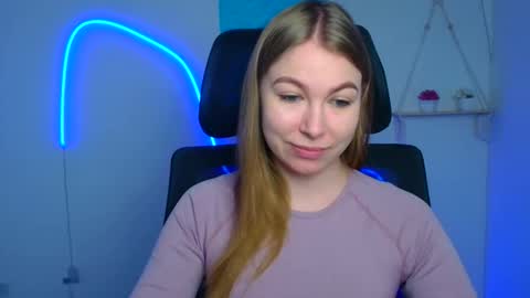 Snapshot of emilia_ilia chatting on 02/19/26, 12:56 Emilia online show from 02/19/26, 12:56
