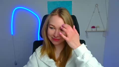 Snapshot of emilia_ilia chatting on 04/11/26, 05:34 Emilia online show from 04/11/26, 05:34