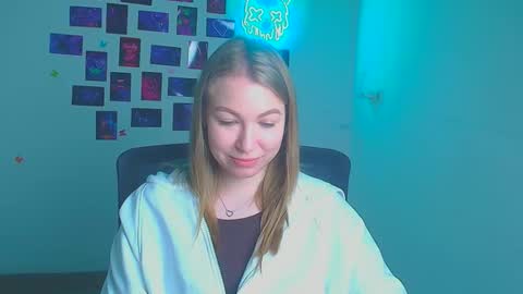 Snapshot of emilia_ilia chatting on 04/20/26, 05:43 Emilia online show from 04/20/26, 05:43