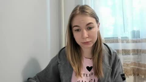 Snapshot of emilia_ilia chatting on 06/11/26, 04:49 Emilia online show from 06/11/26, 04:49