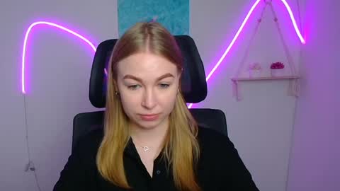 Emilia online show from 07/11/26, 05:54