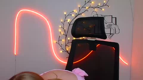 Emilia online show from 08/04/26, 11:46