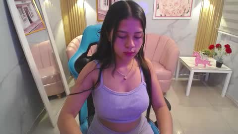 Snapshot of emilia_love_a chatting on 10/10/25, 04:33 Emilia  online show from 10/10/25, 04:33