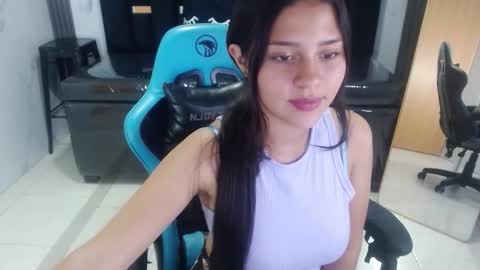 Snapshot of emilia_love_a chatting on 10/15/25, 03:39 Emilia  online show from 10/15/25, 03:39