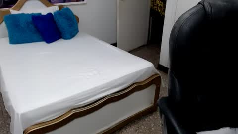 emiliaa_hot online show from 07/31/26, 10:42