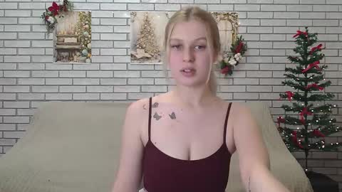 Snapshot of emiliaduchess chatting on 12/17/24, 01:05 Amili online show from 12/17/24, 01:05