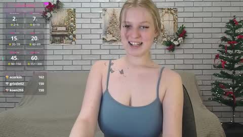 Snapshot of emiliaduchess chatting on 12/28/24, 04:09 Amili online show from 12/28/24, 04:09