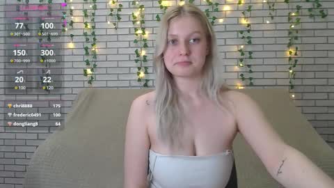 Snapshot of emiliaduchess chatting on 02/12/25, 03:05 Amili online show from 02/12/25, 03:05
