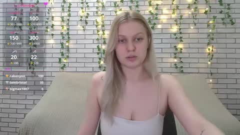 Snapshot of emiliaduchess chatting on 02/13/25, 01:05 Amili online show from 02/13/25, 01:05
