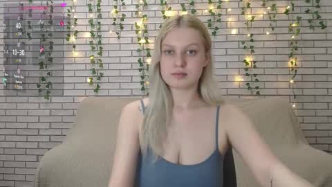 Snapshot of emiliaduchess chatting on 02/16/25, 04:53 Amili online show from 02/16/25, 04:53
