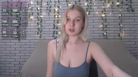Snapshot of emiliaduchess chatting on 02/24/25, 11:32 Amili online show from 02/24/25, 11:32