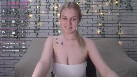 Snapshot of emiliaduchess chatting on 02/26/25, 02:25 Amili online show from 02/26/25, 02:25