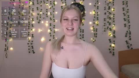 Snapshot of emiliaduchess chatting on 03/07/25, 03:07 Amili online show from 03/07/25, 03:07