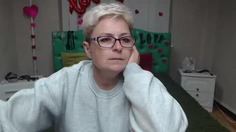 EmiliaGree online show from 09/29/25, 06:02