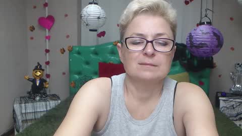 Snapshot of emiliagree chatting on 11/11/25, 06:19 EmiliaGree online show from 11/11/25, 06:19