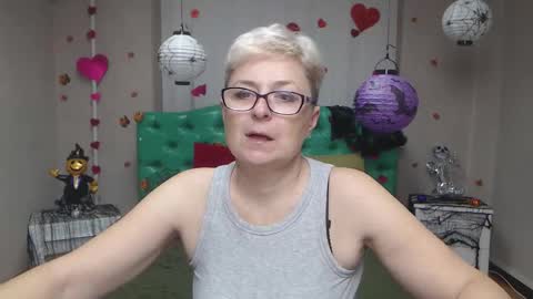 Snapshot of emiliagree chatting on 11/12/25, 06:19 EmiliaGree online show from 11/12/25, 06:19