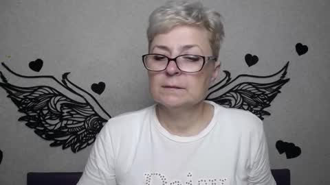 Snapshot of emiliagree chatting on 11/17/25, 06:14 EmiliaGree online show from 11/17/25, 06:14