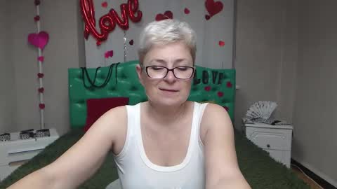 Snapshot of emiliagree chatting on 11/18/25, 06:12 EmiliaGree online show from 11/18/25, 06:12