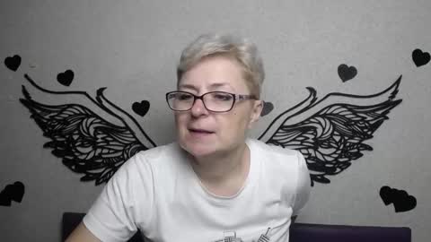 Snapshot of emiliagree chatting on 11/21/25, 06:39 EmiliaGree online show from 11/21/25, 06:39