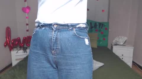 Snapshot of emiliagree chatting on 11/27/25, 06:43 EmiliaGree online show from 11/27/25, 06:43