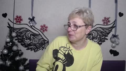 Snapshot of emiliagree chatting on 12/14/25, 06:01 EmiliaGree online show from 12/14/25, 06:01