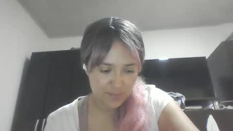 Snapshot of emiliahoney chatting on 12/20/25, 01:51 emiliahoney online show from 12/20/25, 01:51