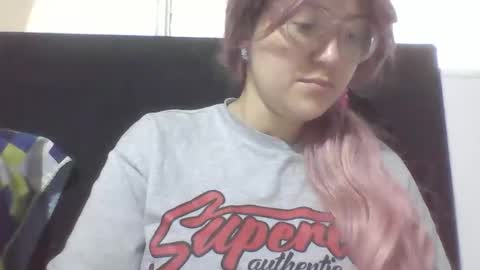 Snapshot of emiliahoney chatting on 01/17/26, 01:16 emiliahoney online show from 01/17/26, 01:16
