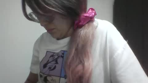 Snapshot of emiliahoney chatting on 02/05/26, 04:33 emiliahoney online show from 02/05/26, 04:33