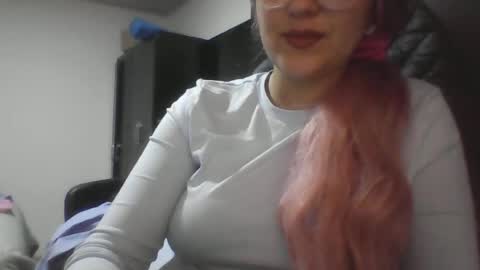 Snapshot of emiliahoney chatting on 07/03/26, 09:21 emiliahoney online show from 07/03/26, 09:21
