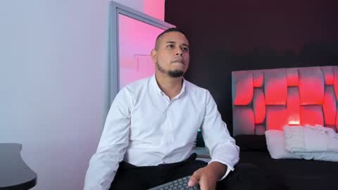 emilianoclarke online show from 09/11/25, 12:33