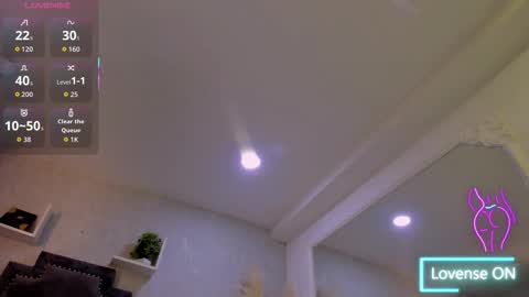 Snapshot of emiliarose_ chatting on 01/18/26, 08:34 EmiliaRose online show from 01/18/26, 08:34