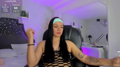 Snapshot of emiliarose_ chatting on 02/06/26, 10:24 EmiliaRose online show from 02/06/26, 10:24