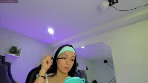 Snapshot of emiliarose_ chatting on 02/13/26, 01:07 EmiliaRose online show from 02/13/26, 01:07