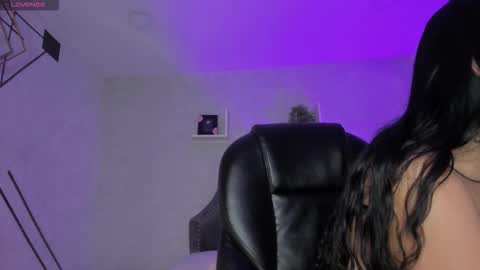 Snapshot of emiliarose_ chatting on 02/27/26, 09:37 EmiliaRose online show from 02/27/26, 09:37