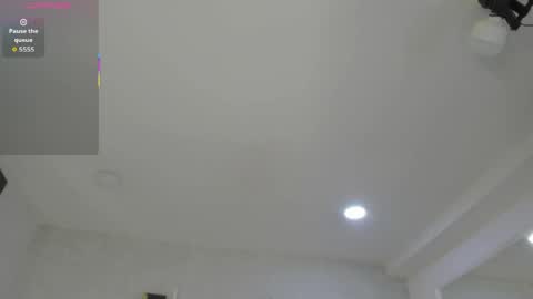 Snapshot of emiliarose_ chatting on 03/31/26, 09:04 EmiliaRose online show from 03/31/26, 09:04