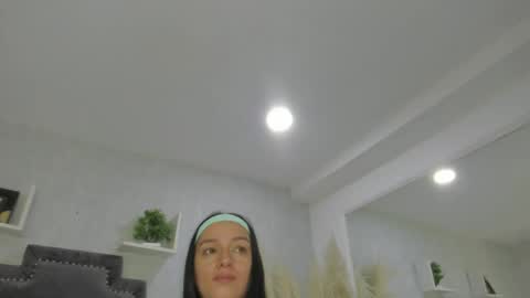 Snapshot of emiliarose_ chatting on 04/04/26, 09:12 EmiliaRose online show from 04/04/26, 09:12