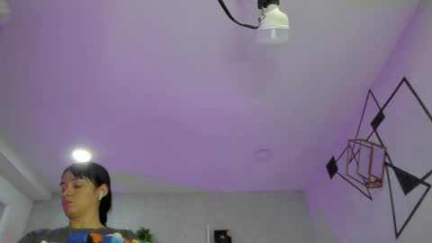 Snapshot of emiliarose_ chatting on 04/06/26, 08:54 EmiliaRose online show from 04/06/26, 08:54