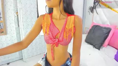 Snapshot of emilibonnie chatting on 10/23/25, 02:22 emilibonnie online show from 10/23/25, 02:22