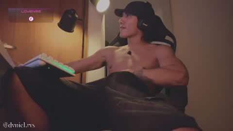 emilio_rivs online show from 07/28/26, 04:19
