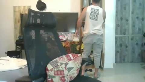 EmilioZem8 online show from 12/21/24, 10:39