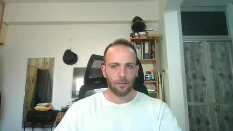 EmilioZem8 online show from 01/04/25, 07:45