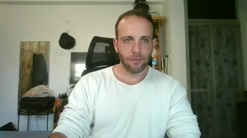 EmilioZem8 online show from 01/11/25, 08:33