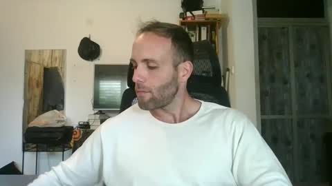EmilioZem8 online show from 01/11/25, 12:07